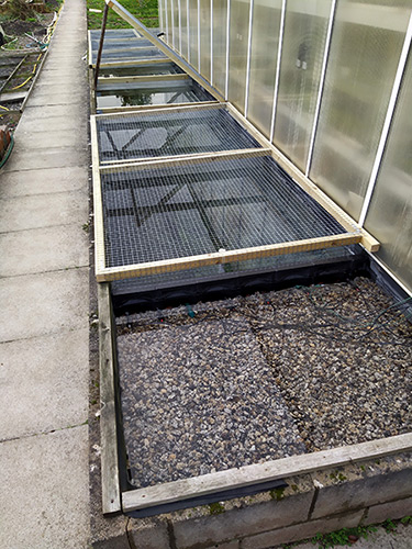 Hinged wire mesh screens